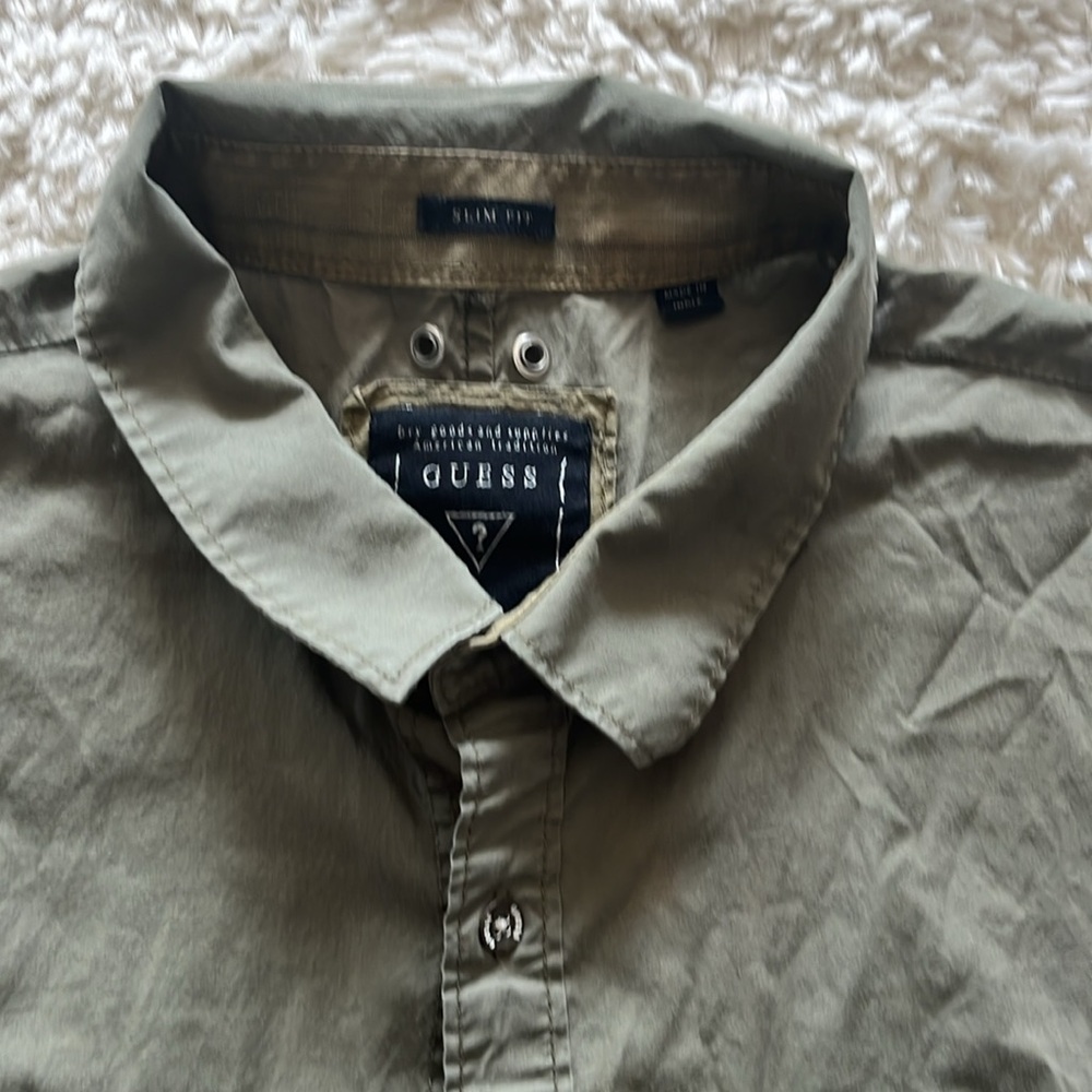 🌷 Guess Lightweight Button Up - Picture 2 of 8